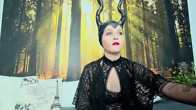 Snapshot of LittleAngelXO chatting on October 31, 2025, 8:27 pm LittleAngelXO online show from October 31, 2025, 8:27 pm