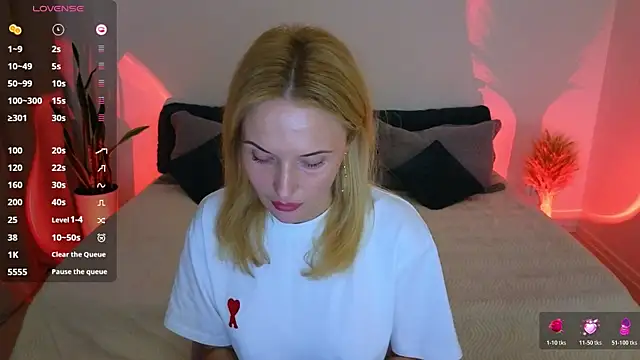 AlisssaRose online show from November 4, 2025, 10:46 pm