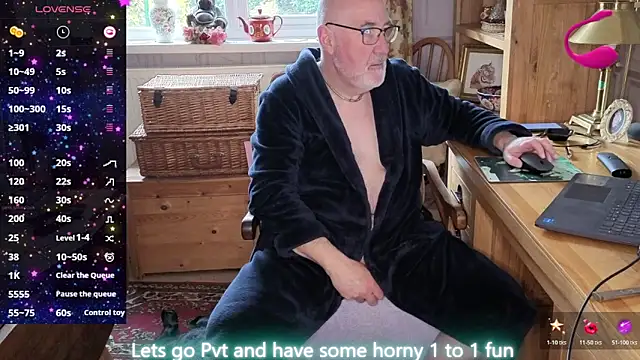 Snapshot of Adamdaddybear chatting on April 3, 2026, 1:28 pm Adamdaddybear online show from April 3, 2026, 1:28 pm