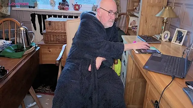 Adamdaddybear online show from January 16, 2026, 8:29 am