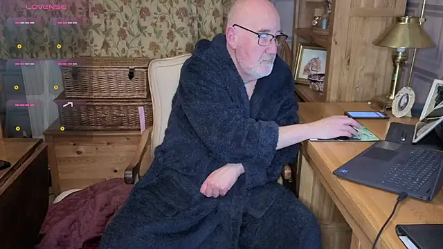 Snapshot of Adamdaddybear chatting on March 3, 2026, 8:38 pm Adamdaddybear online show from March 3, 2026, 8:38 pm