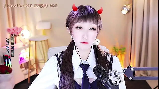 xiaoya666--baby online show from October 30, 2025, 3:42 pm