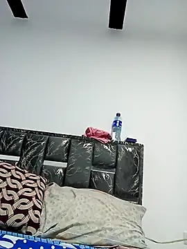 Sara Brownx online show from April 13, 2026, 8:35 pm