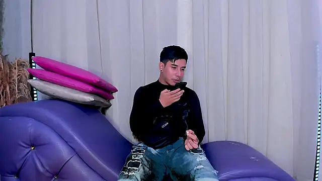 Snapshot of Yourslust_ chatting on January 18, 2026, 12:30 pm Yourslust online show from January 18, 2026, 12:30 pm