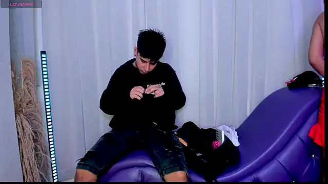 Yourslust  online show from November 21, 2025, 9:14 pm