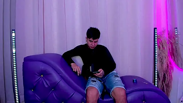 Snapshot of Yourslust_ chatting on February 15, 2026, 12:48 pm Yourslust online show from February 15, 2026, 12:48 pm