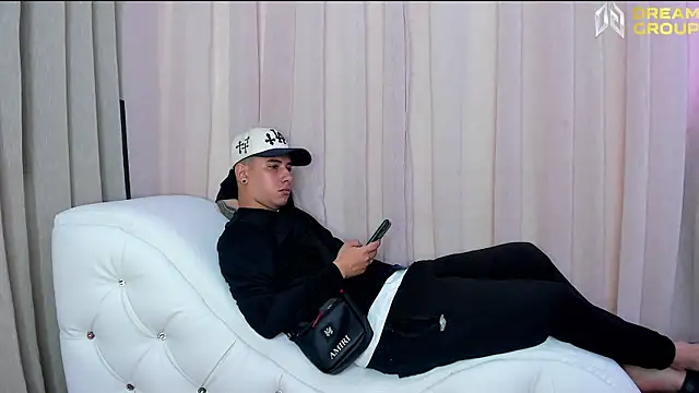 Yourslust  online show from March 26, 2026, 1:31 pm