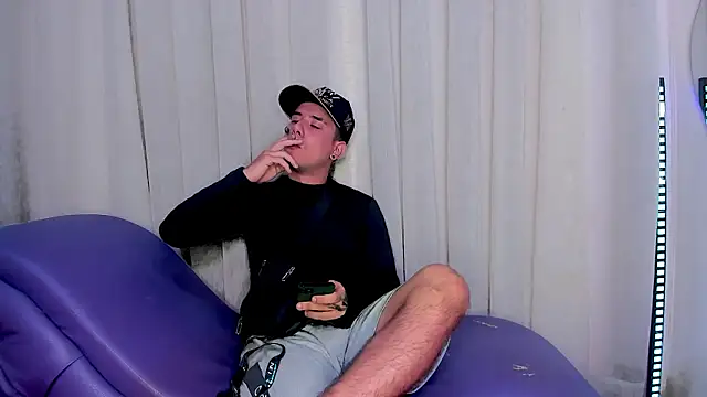 Yourslust  online show from January 15, 2026, 10:13 pm