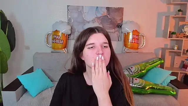 Snapshot of BonneyLove chatting on October 5, 2025, 9:38 pm BonneyLove online show from October 5, 2025, 9:38 pm