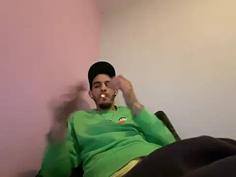 Snapshot of Rebeu313 chatting on February 22, 2026, 9:16 pm Rebeu313 online show from February 22, 2026, 9:16 pm