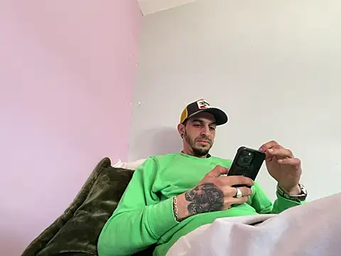 Snapshot of Rebeu313 chatting on February 22, 2026, 9:11 am Rebeu313 online show from February 22, 2026, 9:11 am