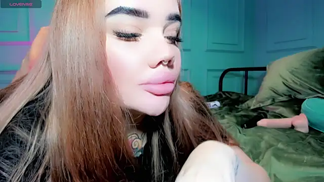 Snapshot of Aira_vi chatting on December 30, 2024, 6:38 pm Aira vi online show from December 30, 2024, 6:38 pm