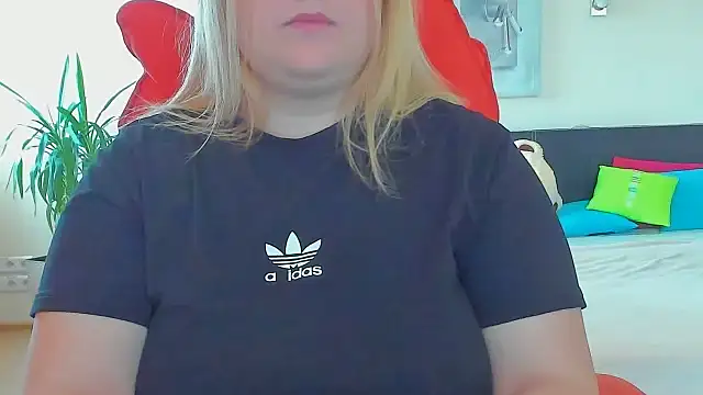 Snapshot of Doliss chatting on September 12, 2025, 6:13 am Doliss online show from September 12, 2025, 6:13 am
