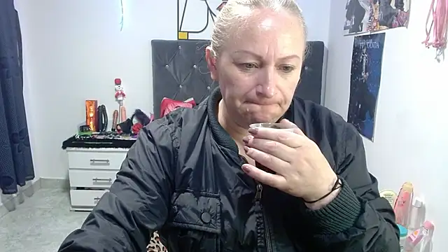 Snapshot of emperabigbootybigass chatting on May 14, 2026, 12:13 pm emperabigbootybigass online show from May 14, 2026, 12:13 pm