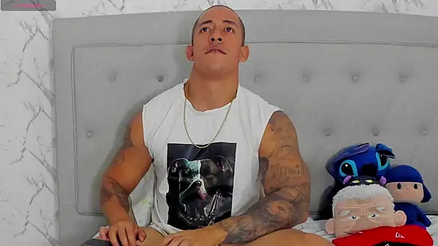 luigiferrara online show from April 15, 2026, 9:59 pm