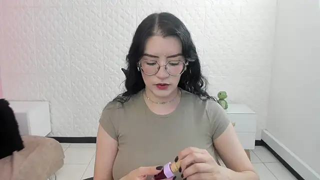 Violetaa diazz online show from April 23, 2026, 9:05 pm