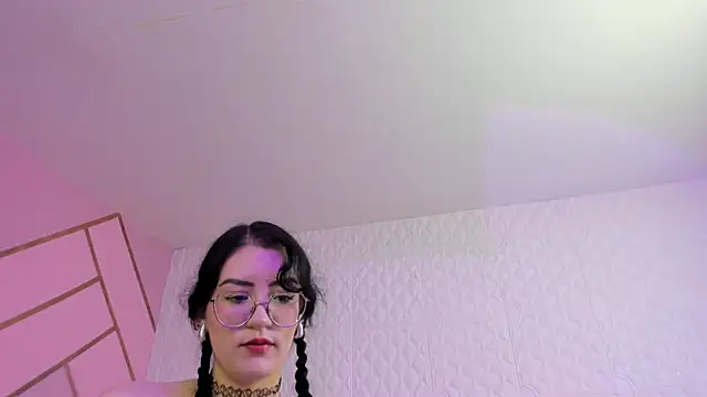 Snapshot of Violetaa_diazz chatting on April 28, 2026, 2:27 am Violetaa diazz online show from April 28, 2026, 2:27 am