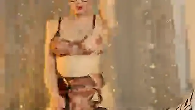 Snapshot of JunneWers chatting on April 4, 2026, 4:52 am JunneWers online show from April 4, 2026, 4:52 am