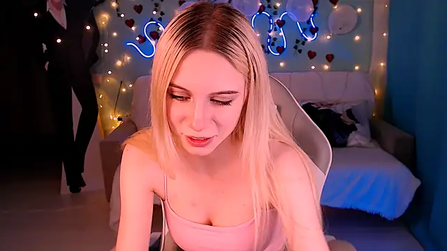 Snapshot of Sweet_Richal chatting on February 17, 2025, 10:05 pm Sweet Richal online show from February 17, 2025, 10:05 pm