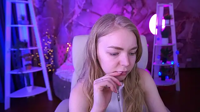 EmilySunshineS online show from February 11, 2026, 7:30 am