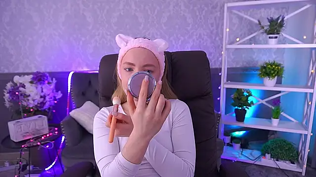 EmilySunshineS online show from December 17, 2025, 7:24 am