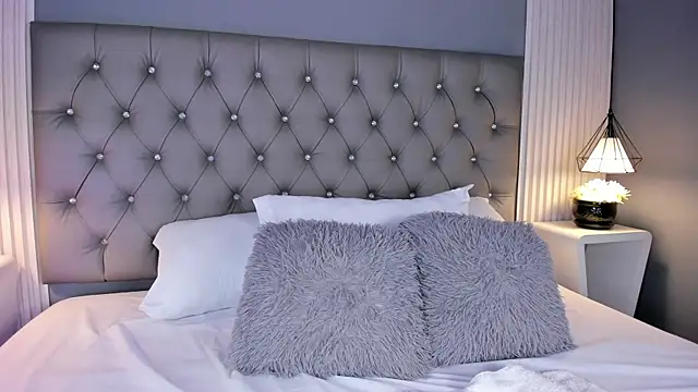 VioletthaRous online show from March 6, 2026, 10:38 pm