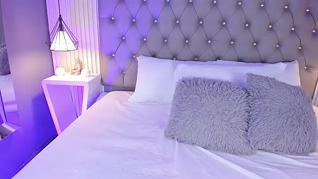 VioletthaRous online show from February 9, 2026, 10:41 pm