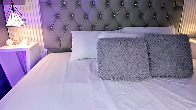 VioletthaRous online show from March 5, 2026, 10:37 pm