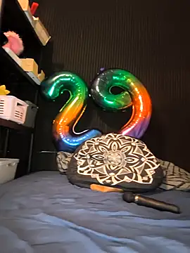 Sweet-SpicyOff online show from April 17, 2026, 9:28 pm