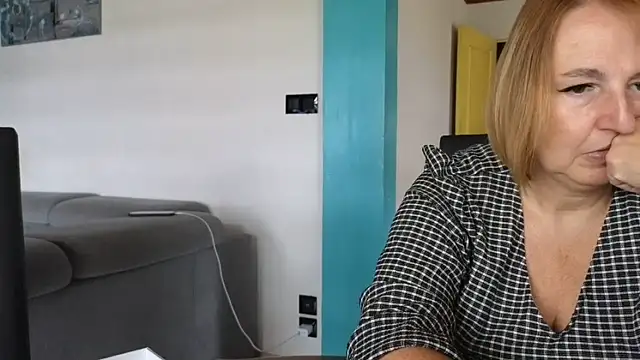 Sandcoq online show from June 9, 2026, 9:43 am