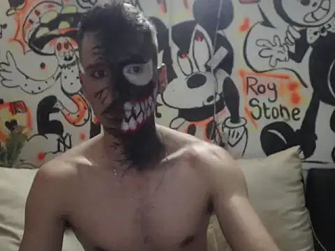 Snapshot of roystonee01 chatting on November 1, 2025, 1:45 am roystonee01 online show from November 1, 2025, 1:45 am