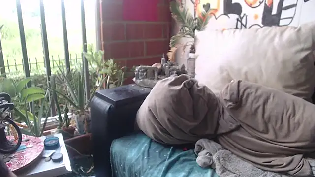 Snapshot of roystonee01 chatting on November 8, 2025, 11:14 am roystonee01 online show from November 8, 2025, 11:14 am