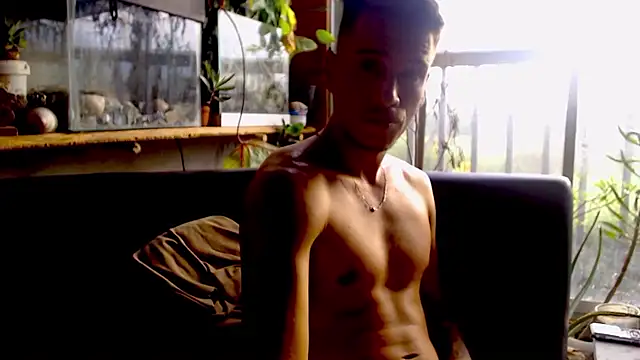 Snapshot of roystonee01 chatting on January 9, 2026, 10:06 pm roystonee01 online show from January 9, 2026, 10:06 pm