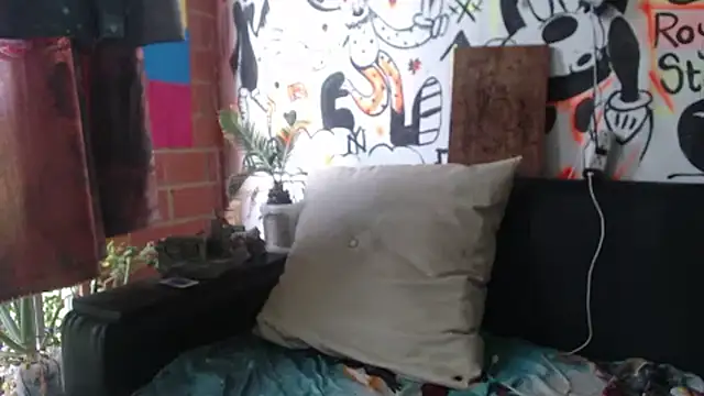 Snapshot of roystonee01 chatting on November 9, 2025, 1:26 pm roystonee01 online show from November 9, 2025, 1:26 pm