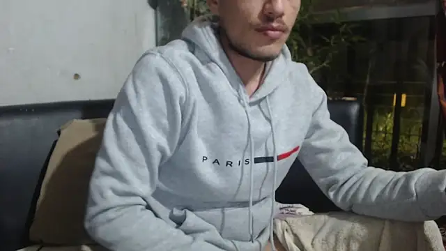 Snapshot of roystonee01 chatting on November 18, 2025, 6:39 am roystonee01 online show from November 18, 2025, 6:39 am