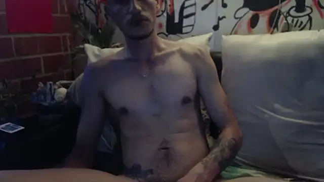 Snapshot of roystonee01 chatting on October 30, 2025, 11:01 pm roystonee01 online show from October 30, 2025, 11:01 pm