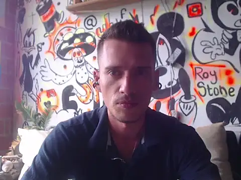 Snapshot of roystonee01 chatting on November 5, 2025, 4:43 pm roystonee01 online show from November 5, 2025, 4:43 pm