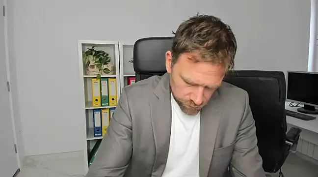 John-E-Dough online show from December 7, 2024, 8:49 am