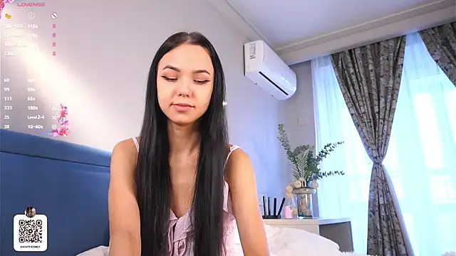 Snapshot of SynneFrary chatting on October 14, 2025, 6:03 am SynneFrary online show from October 14, 2025, 6:03 am