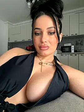 melissablack online show from October 8, 2025, 7:21 am