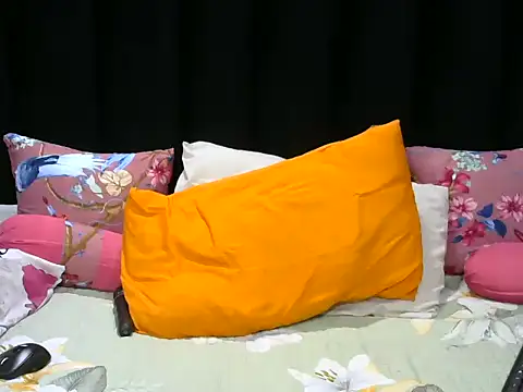 Pearl 00 online show from June 1, 2026, 6:18 pm