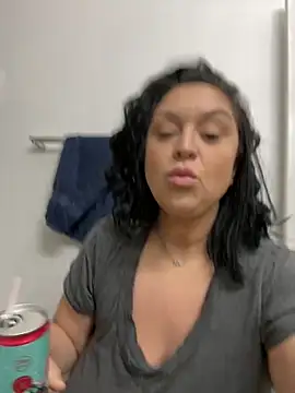 AlyssiaAmoreXO online show from December 4, 2025, 2:38 pm