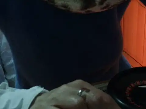 VeneRed online show from November 16, 2025, 5:01 am