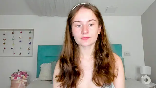 L1ittle kitty  online show from September 20, 2025, 5:01 am