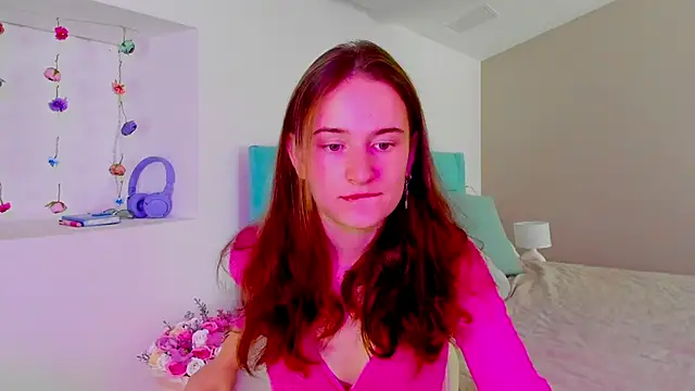 L1ittle kitty  online show from September 25, 2025, 5:35 am