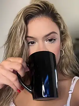 Alisha-Bond online show from July 28, 2026, 10:09 pm