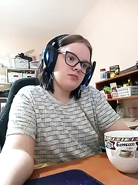 Snapshot of DivaMarisa chatting on March 23, 2025, 12:15 am DivaMarisa online show from March 23, 2025, 12:15 am