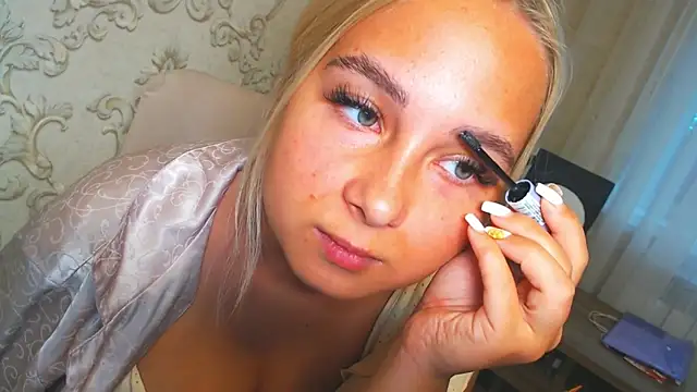 DolphinDreams online show from October 15, 2025, 10:12 am