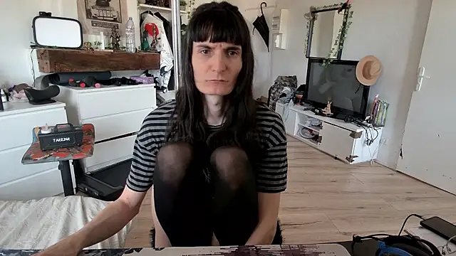 CeriseLapine online show from November 6, 2025, 11:47 am