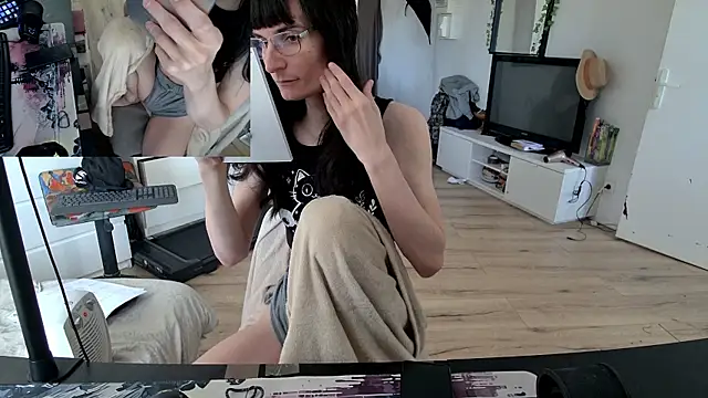 CeriseLapine online show from November 27, 2025, 7:53 am